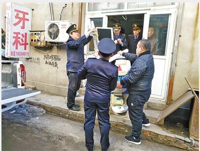 我市打击非法行医“亮剑”行动启动