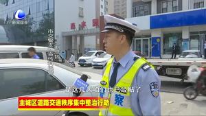 市交警支队重点整治违法乱停车行为