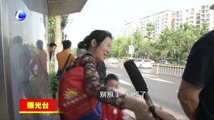 曝光台：翻越护栏危险 文明只差几步间