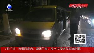 客车变身小货车 如此运输不可取