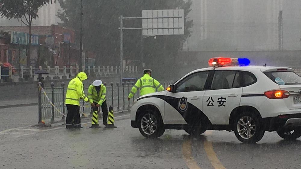 廊坊交警：雨再大也浇不灭他们的责任与担当！