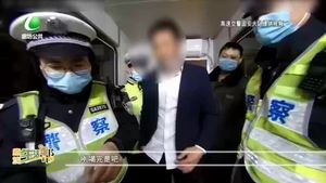 高速交警严查酒驾 一晚上连查三起